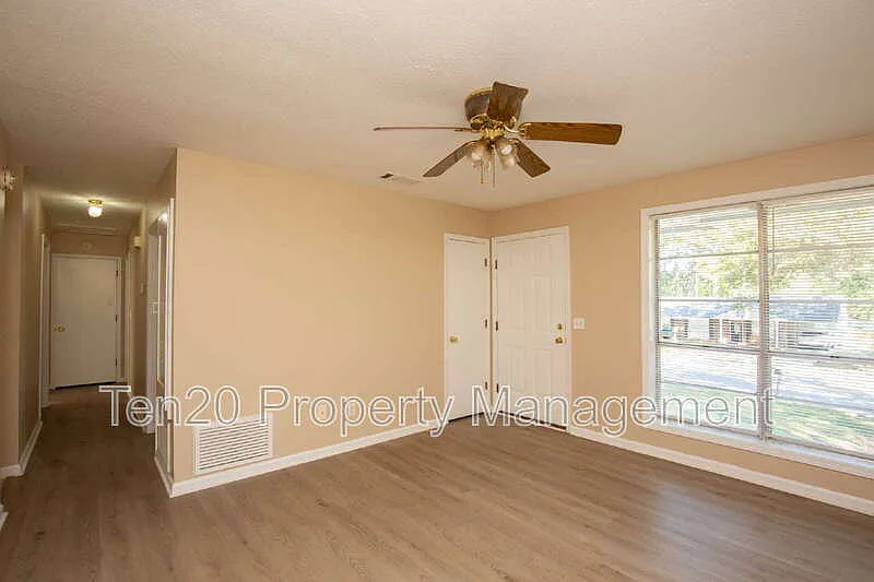 3 bed, 1.5 bath, 1053 sqft, $1,450 — Photo 3