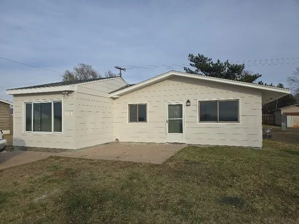 114 9th St, Claflin, KS 67525