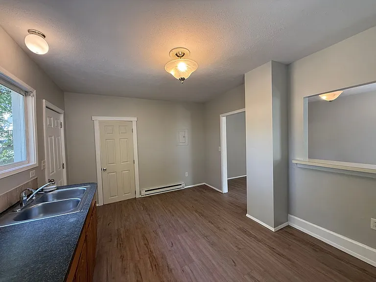 1624 W 6th Ave — Photo 3