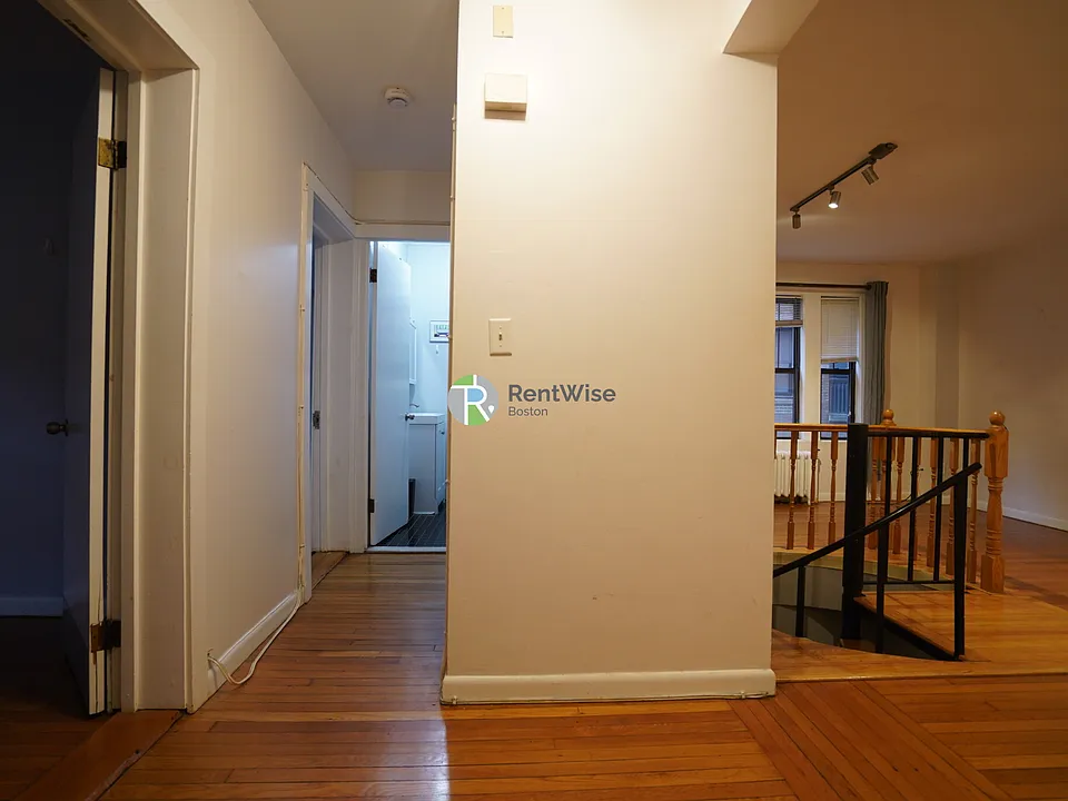 452 Park Dr #1