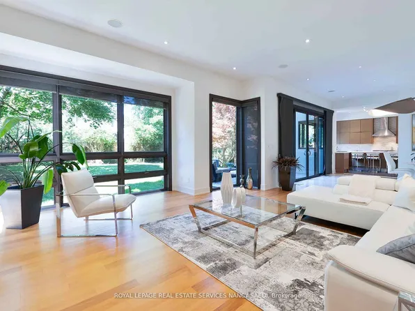 12 York Rd, Toronto, ON M2L 1H5
