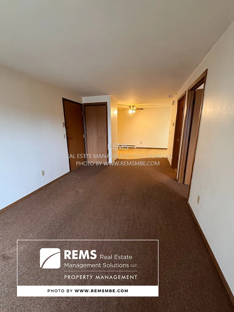 1045 Oak Street — Photo 1