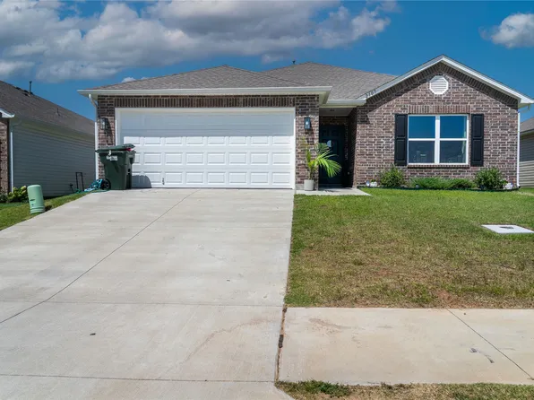 2107 S Amarillo Dr, Claremore, OK 74019