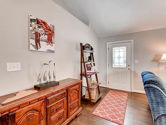 3rd image of 3683 Lee St SE