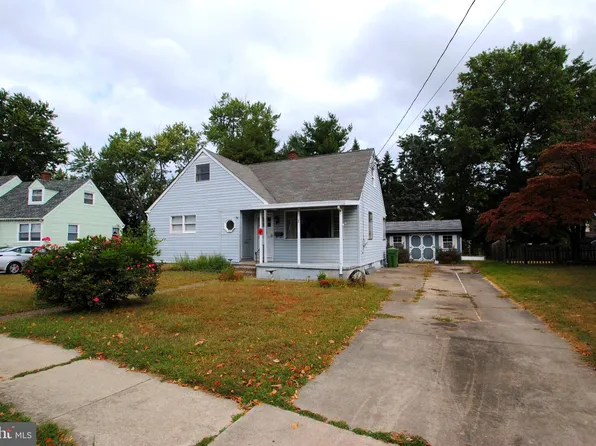 305 Van Sant Dr, Palmyra, NJ 08065