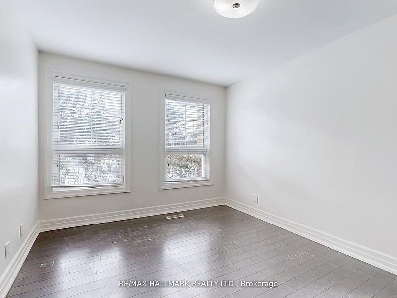 Toronto House for rent - 5 Bedrooms — photo 3