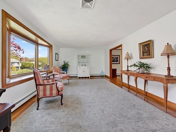 5th image of 111 Barstow Dr