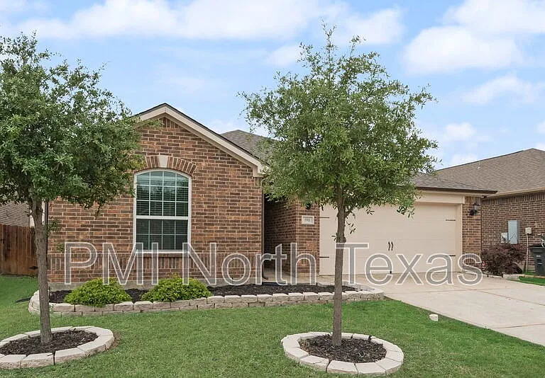 1911 Pilot Point Way — Photo 2