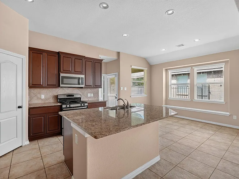 15 Butternut Grove Pl — Photo 11