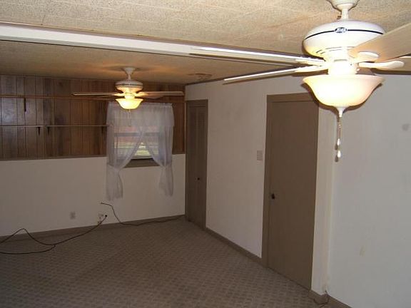 3rd image of 1614 Aaron St