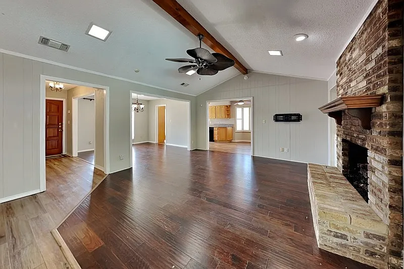3 bed, 2.0 bath, 1726 sqft, $3,000 — Photo 4