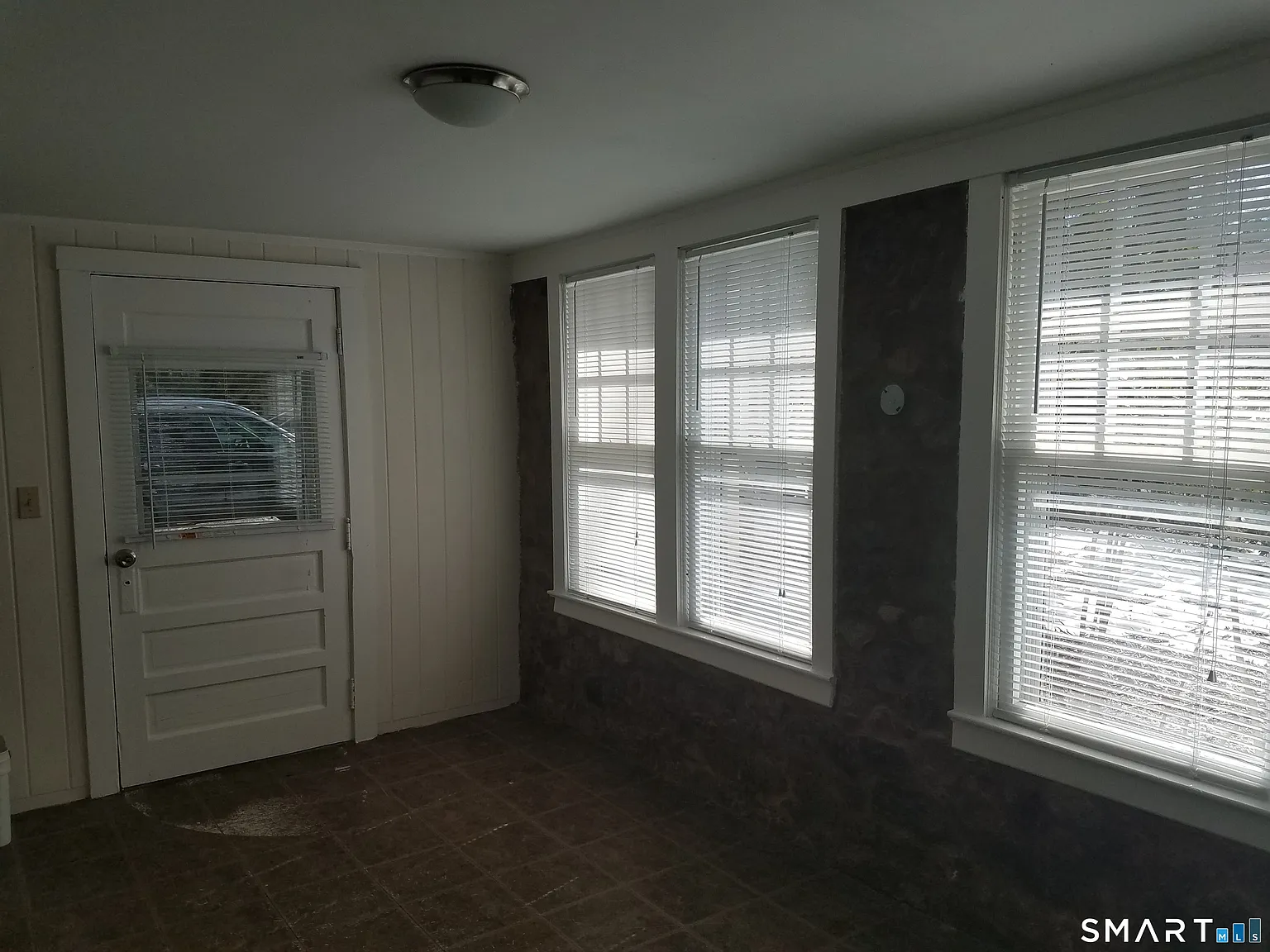 1 bed, 1.0 bath, 802 sqft, $1,075 — Photo 3