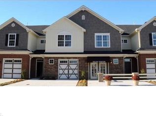 437 Autumn Green Ln, Chesapeake, VA 23320
