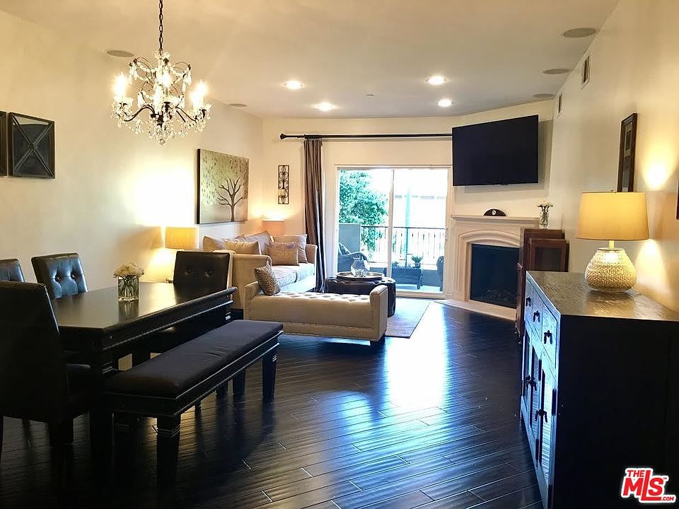 1st image of 13200 Moorpark St APT 202