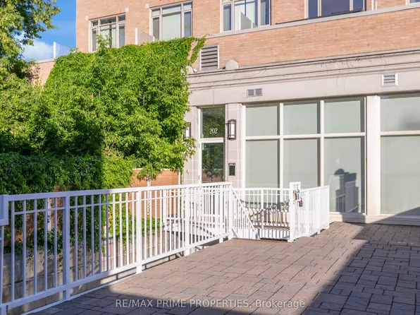 202 Saint Patrick St #10, Ottawa, ON K1N 5K3