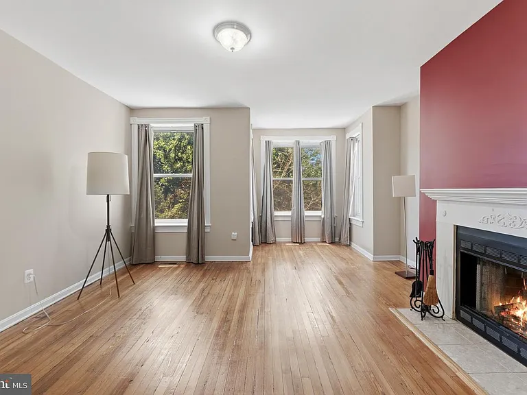 11 R St NW #1 — Photo 19