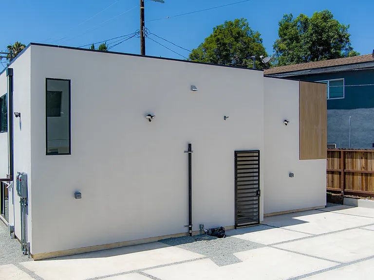 1119 N Avenue 56 — Photo 19