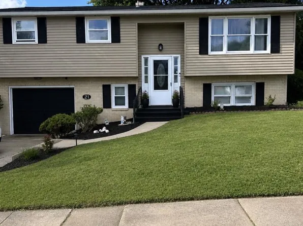 21 Fenwick Dr, Manchester, PA 17345
