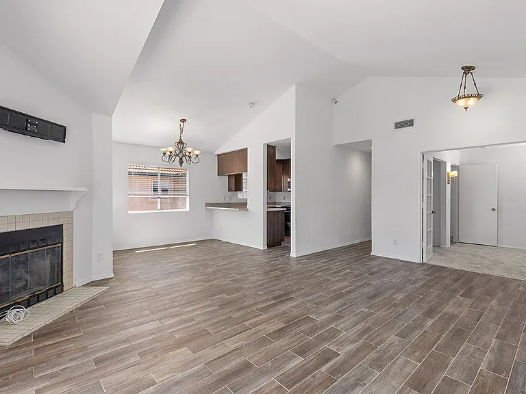 11239 Avenida De Los Lobos — Photo 17