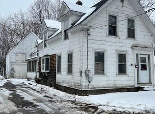 29 Elm St, Newport, ME 04953