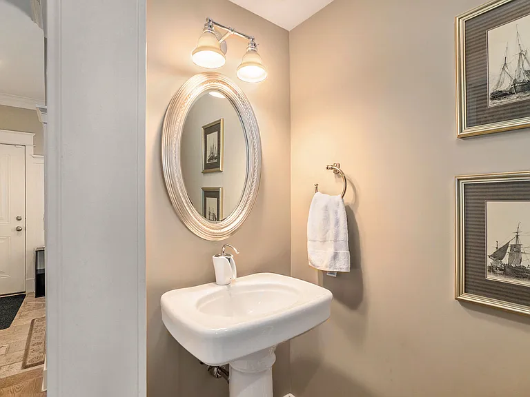 27 Howard Ave — Photo 17