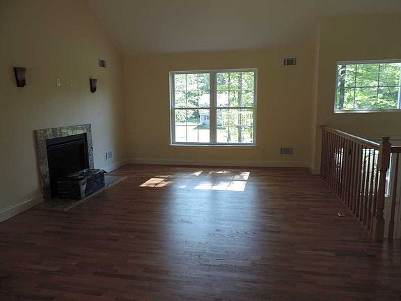 5th image of 5 Stone Oaks Dr