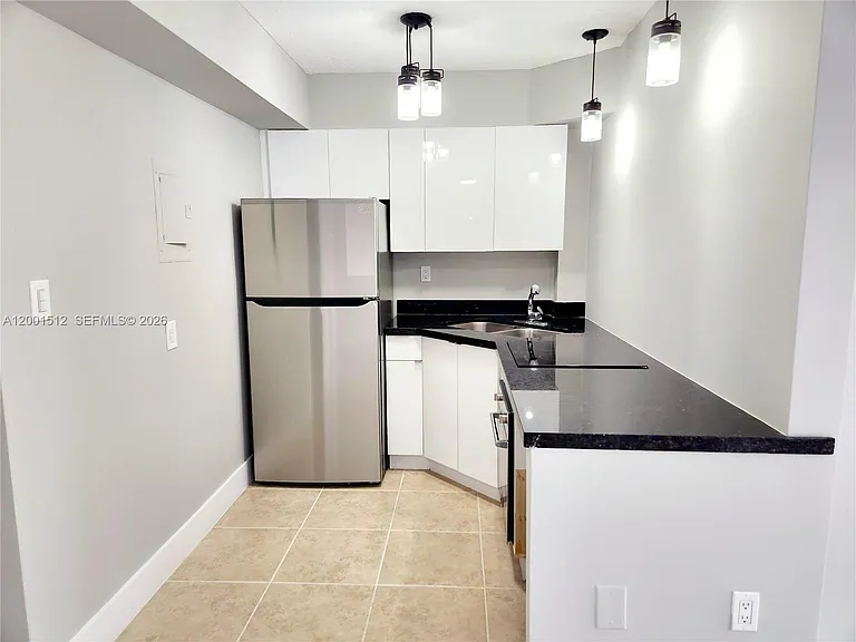 335 SW 20th St #9 — Photo 6