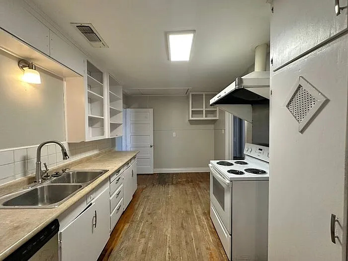 1309 S Robertson Ave — Photo 15