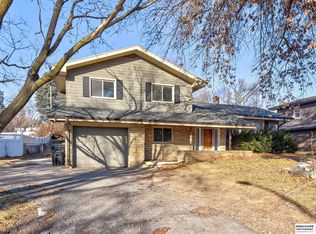 7610 Hartman Ave, Omaha, NE 68134