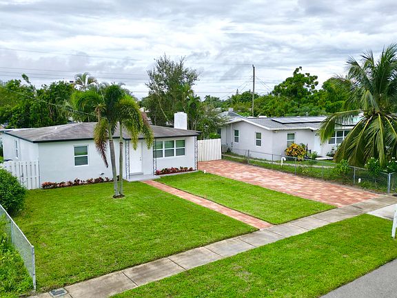 2nd image of 512 Aspen Road