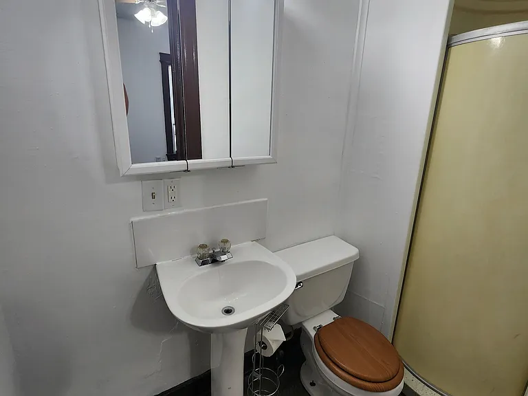 307 W Chestnut St #C — Photo 11