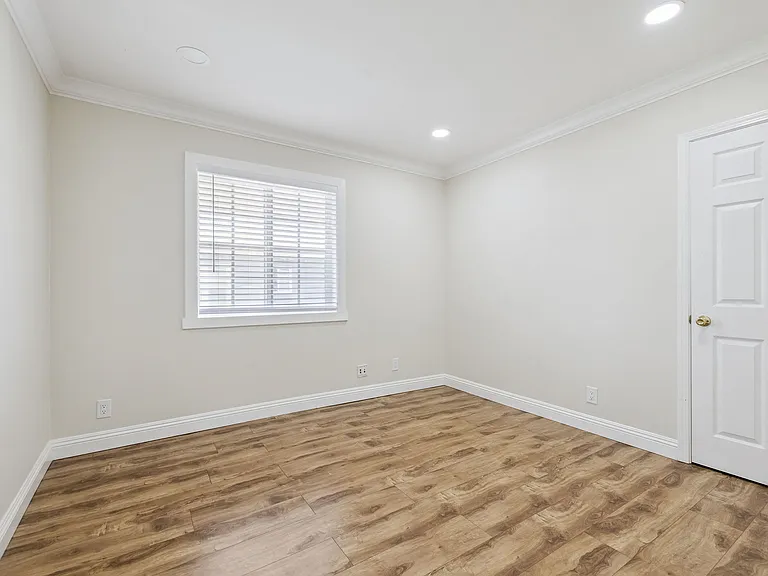 2106 Crenshaw Blvd — Photo 11