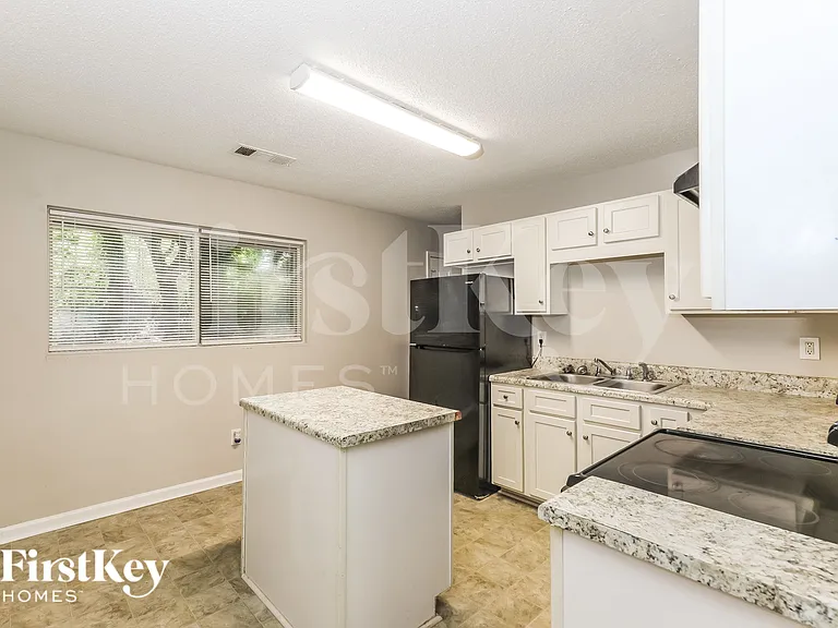 8280 Attleboro Dr — Photo 5