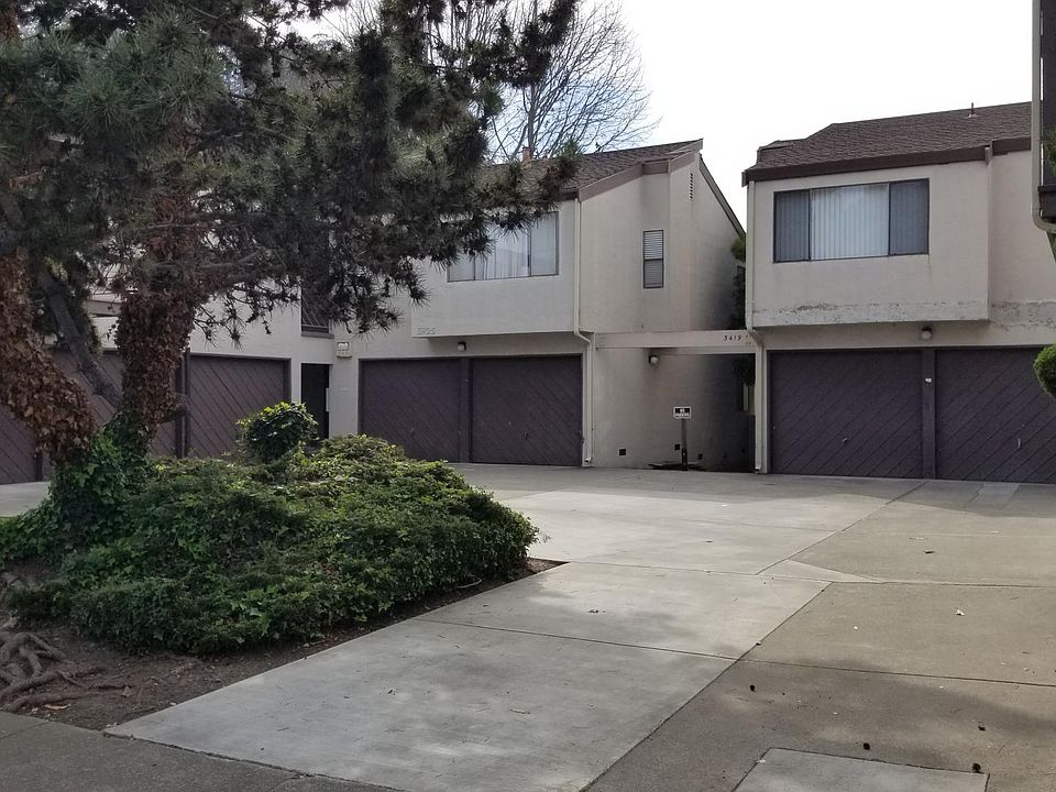 Courtyard for 3419 and 342 Carlson Blvd.