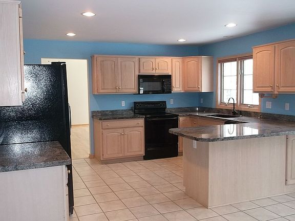 4th image of 746 Highland Dr