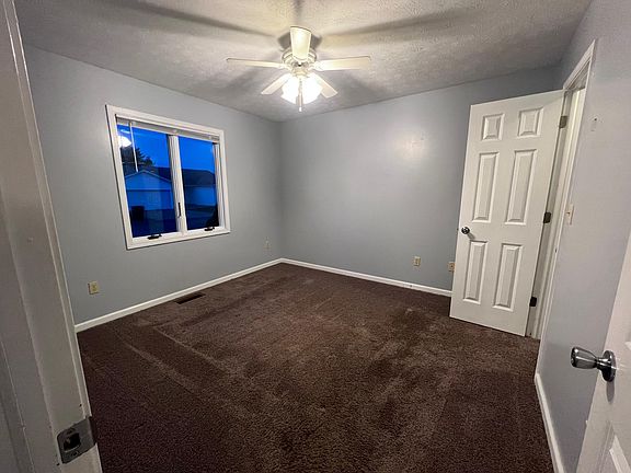 4th image of 729 W Gaston Dr