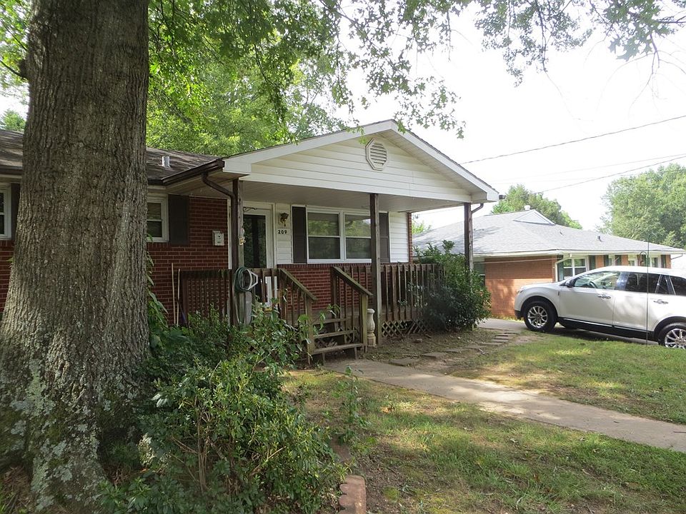 2nd image of 209 Meadowbrook Dr