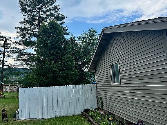 3rd image of 127 Fairview Dr