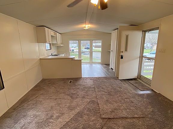 4th image of 26 Crown Cir