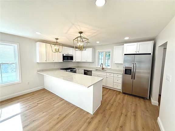 3rd image of 95 Farm St