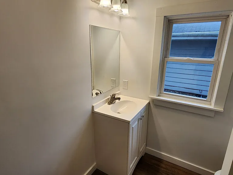 2320 Howe St — Photo 21