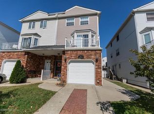 51 Blythe Pl, Staten Island, NY 10306
