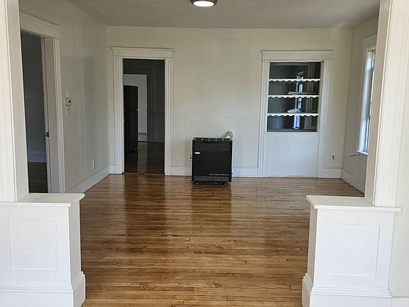 3rd image of 114 Beaverbrook Pkwy APT 2