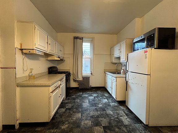 2nd image of 212 Stanbridge St