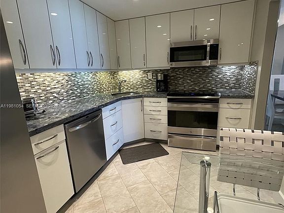 5th image of 1410 S Ocean Dr APT 402