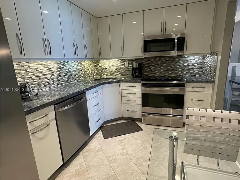 1410 S Ocean Dr #402 — Photo 5