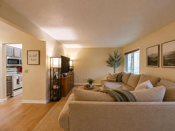 4th image of 3845 Sherwood Forest Dr