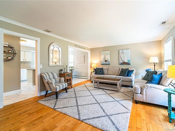 4th image of 6 White Wood Ln