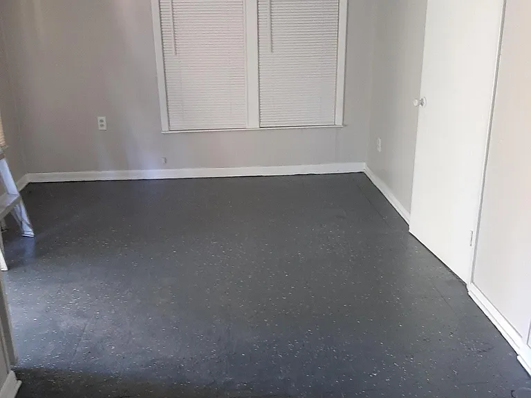 702 N 65th Ave — Photo 8