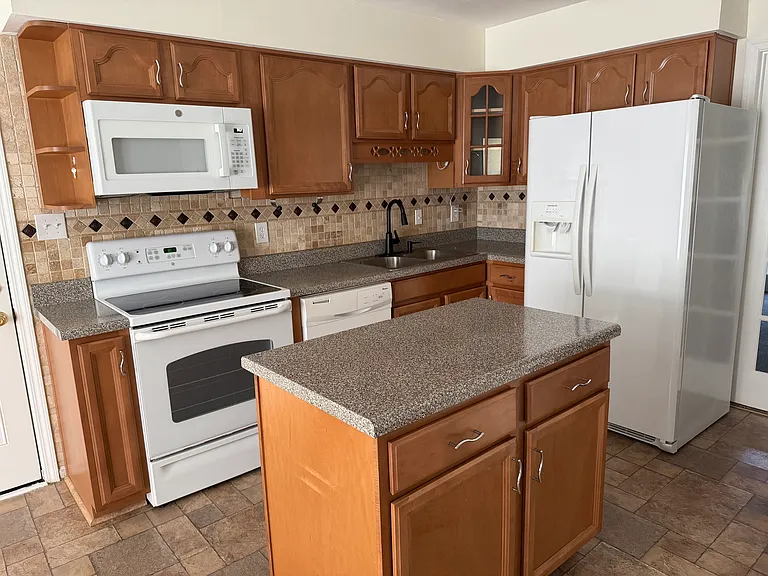 3339 Dietz Dr — Photo 4